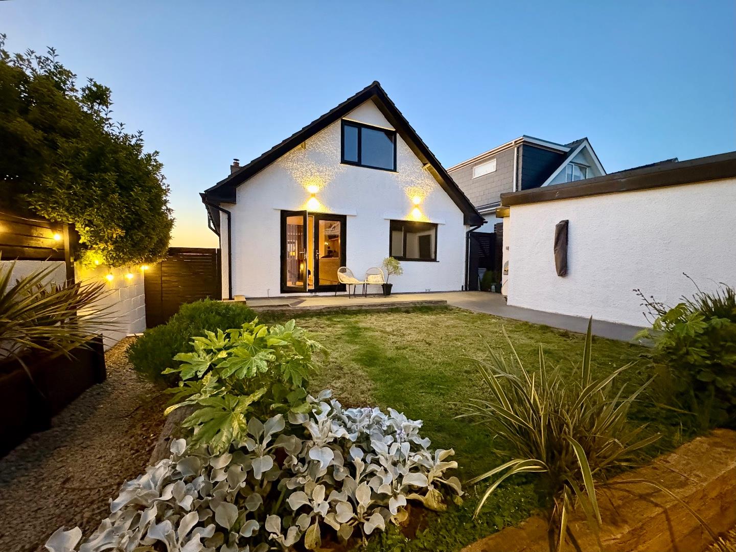 Seaview Drive, Ogmore-By-Sea, Vale of Glamorgan, CF32 0PB